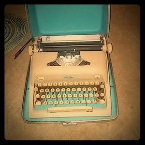 Royal Heritage Typewriter